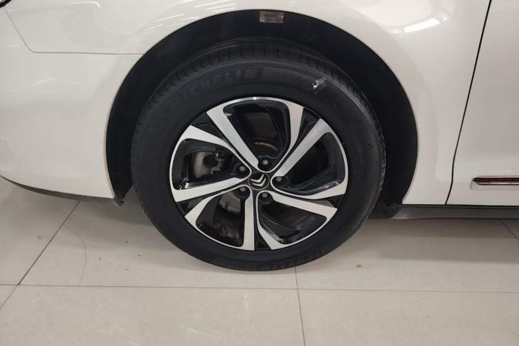 Used Citroen C5 2017 350THP Automatic Luxury Model Left Front Wheel Hub