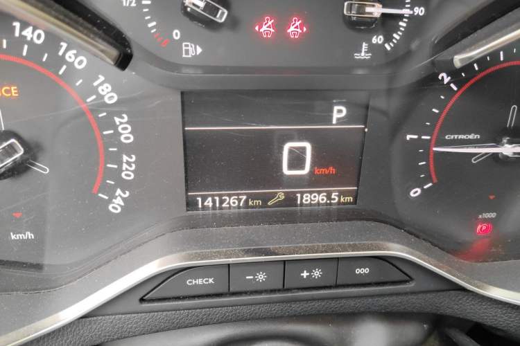 Used Citroen C5 2017 350THP Automatic Luxury Model Odometer Close Up
