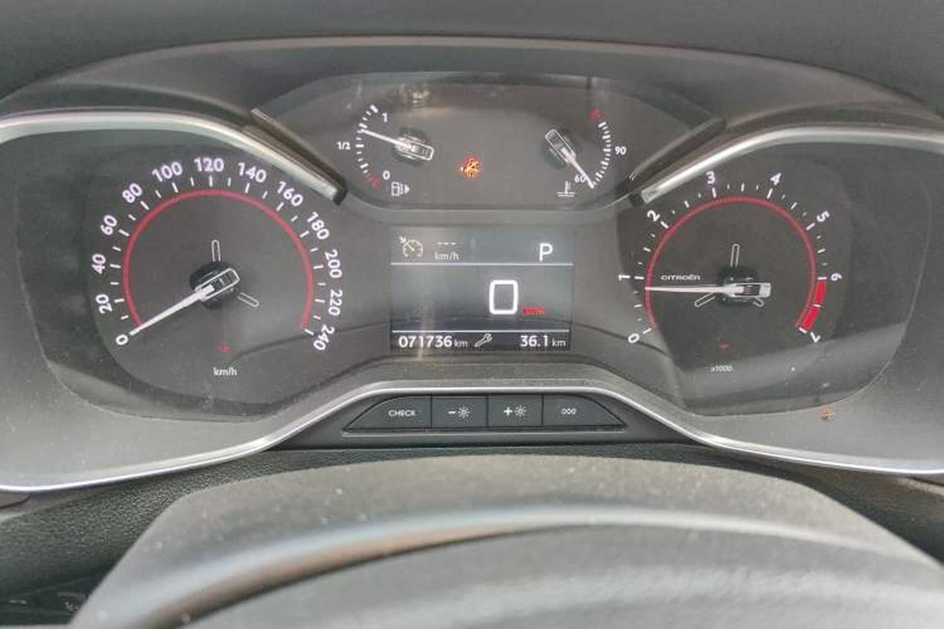 Used Citroen C5 2017 350THP Automatic Luxury Model Odometer Close Up