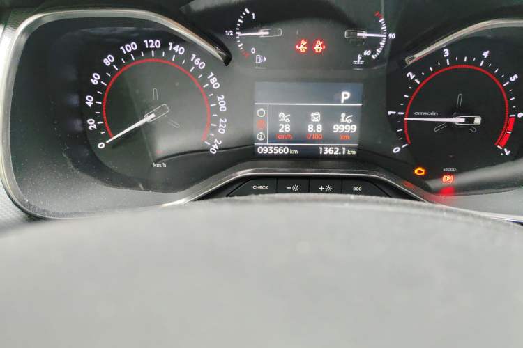 Used Citroen C5 2017 350THP Automatic Luxury Model Odometer Close Up