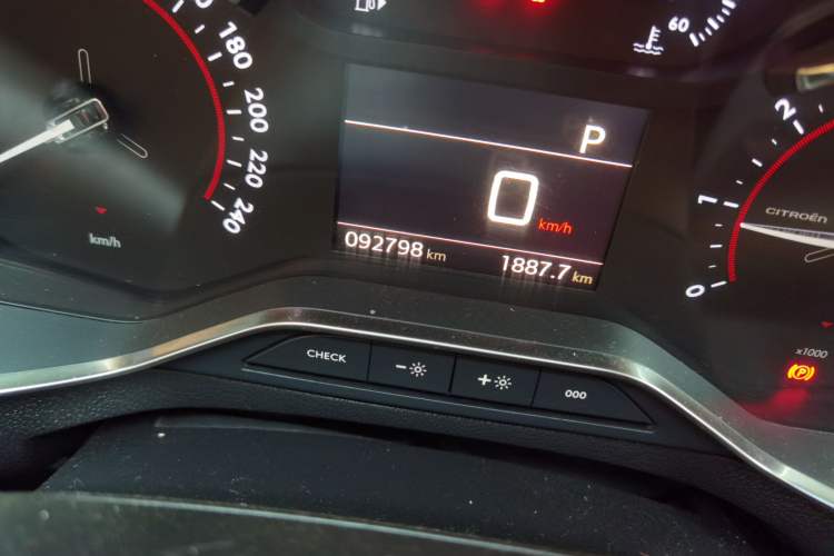 Used Citroen C5 2017 350THP Automatic Luxury Model Odometer Close Up