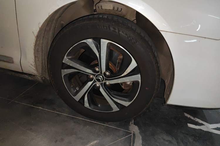 Used Citroen C5 2017 380THP Automatic Luxury Model Right Front Wheel Hub