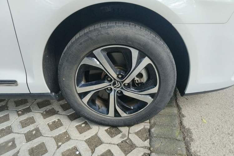 Used Citroen C5 2017 350THP Automatic Luxury Model Right Front Wheel Hub