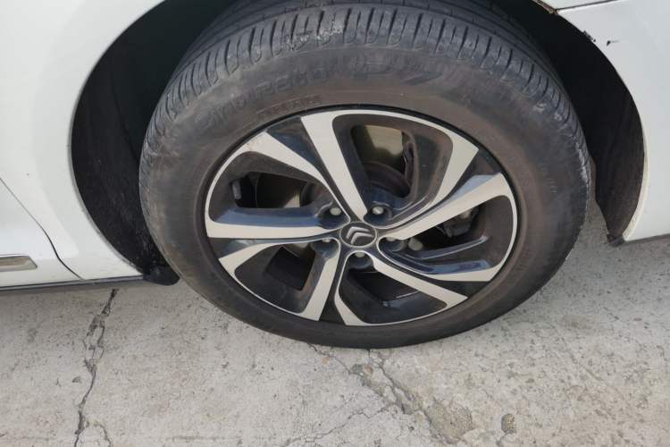 Used Citroen C5 2017 350THP Automatic Luxury Model Right Front Wheel Hub