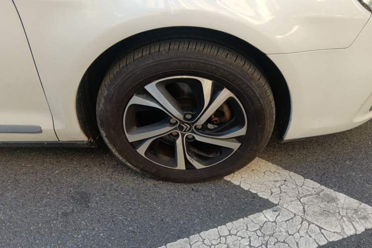 Used Citroen C5 2017 350THP Automatic Luxury Model Right Front Wheel Hub