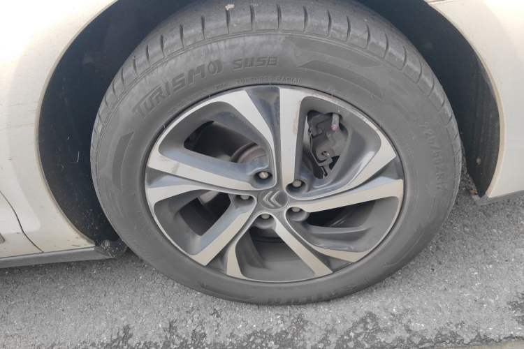 Used Citroen C5 2017 350THP Automatic Luxury Model Right Front Wheel Hub