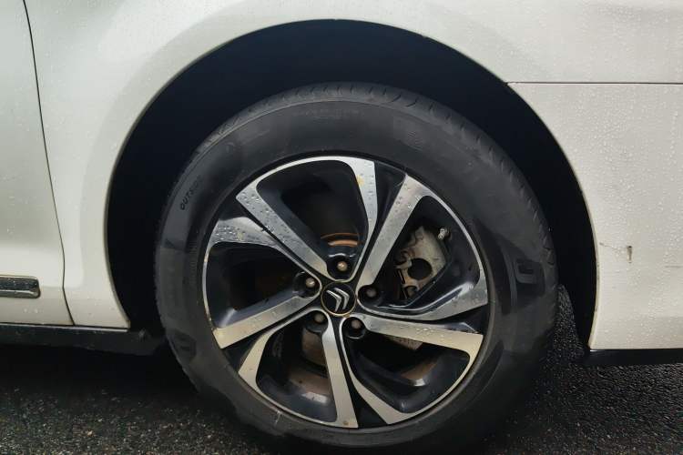 Used Citroen C5 2017 350THP Automatic Luxury Model Right Front Wheel Hub