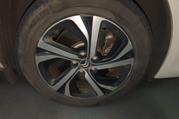 Used Citroen C5 2017 350THP Automatic Luxury Model Right Front Wheel Hub