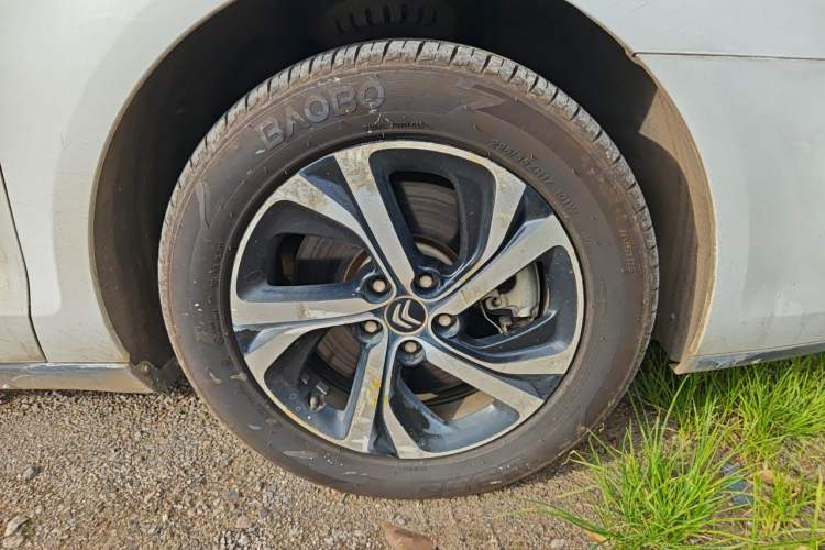 Used Citroen C5 2017 350THP Automatic Luxury Model Right Front Wheel Hub