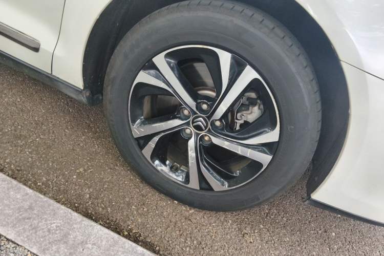 Used Citroen C5 2017 350THP Automatic Luxury Model Right Front Wheel Hub