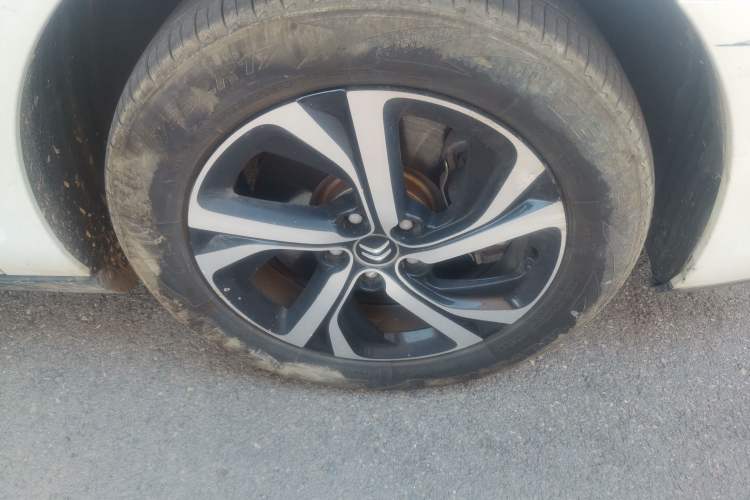 Used Citroen C5 2017 350THP Automatic Luxury Model Right Front Wheel Hub
