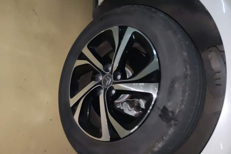 Used Citroen C5 2017 350THP Automatic Luxury Model Right Front Wheel Hub