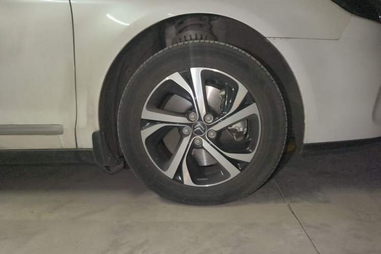 Used Citroen C5 2017 350THP Automatic Luxury Model Right Front Wheel Hub