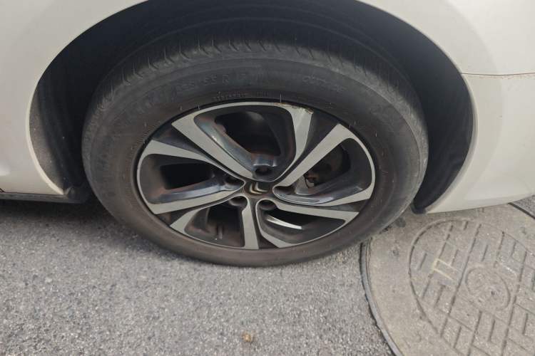 Used Citroen C5 2017 350THP Automatic Luxury Model Right Front Wheel Hub
