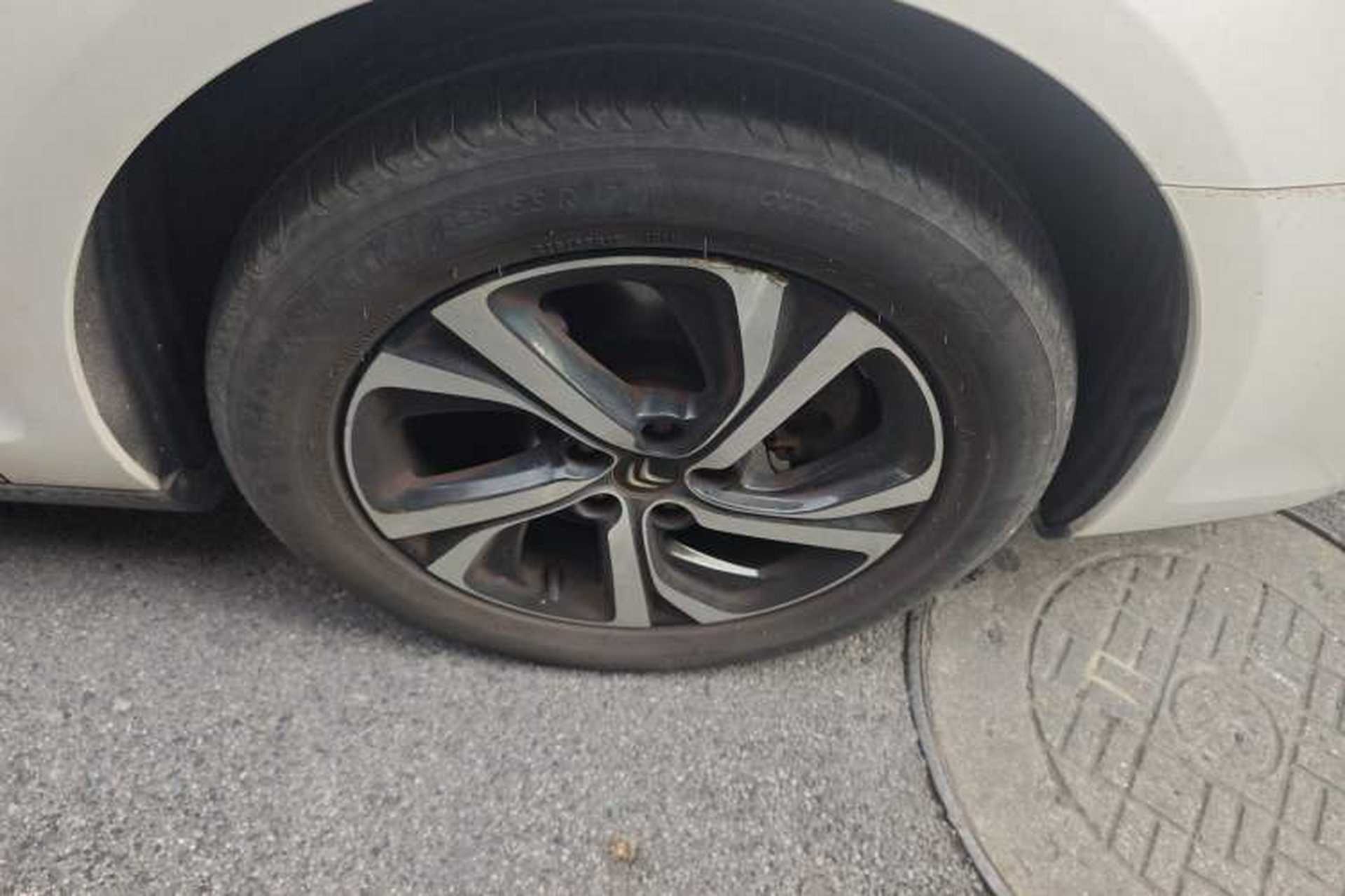 Used Citroen C5 2017 350THP Automatic Luxury Model Right Front Wheel Hub