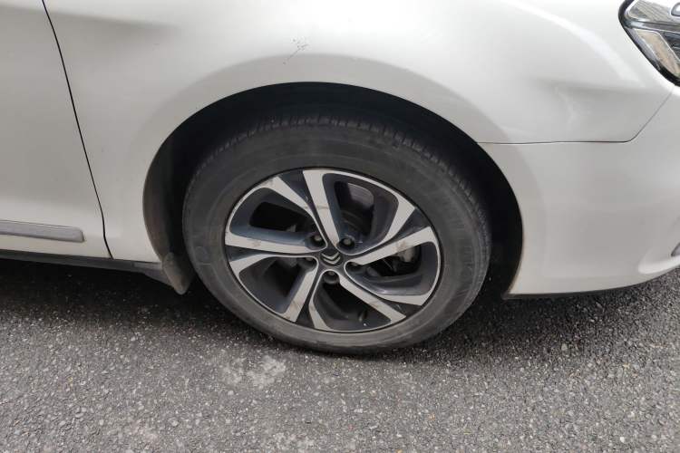 Used Citroen C5 2017 350THP Automatic Luxury Model Right Front Wheel Hub