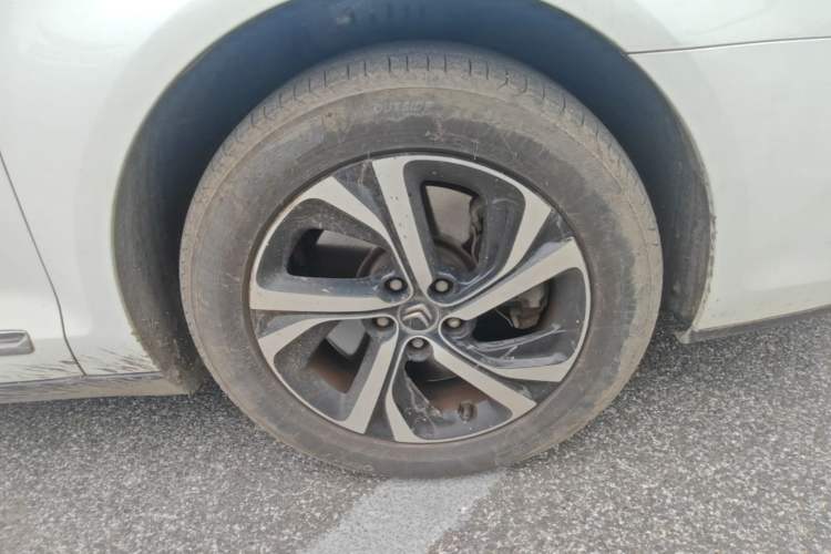 Used Citroen C5 2017 350THP Automatic Luxury Model Right Front Wheel Hub