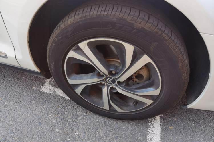 Used Citroen C5 2017 350THP Automatic Luxury Model Right Front Wheel Hub