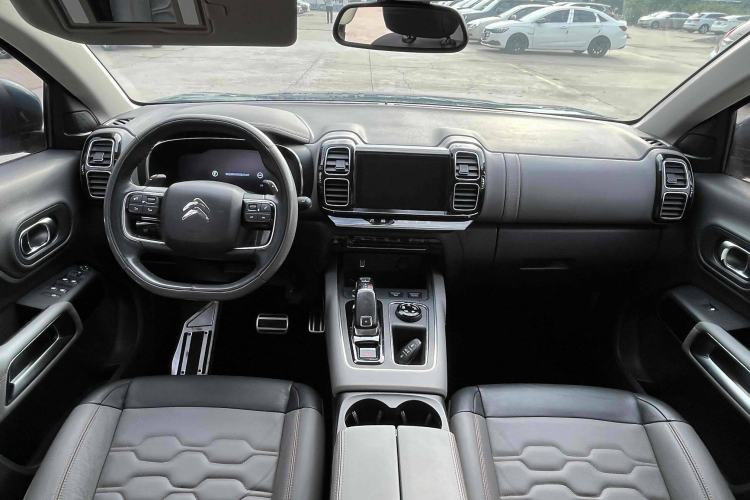 Used Citroen C5 AIRCROSS 2017 380THP Luxury Model Interior 1