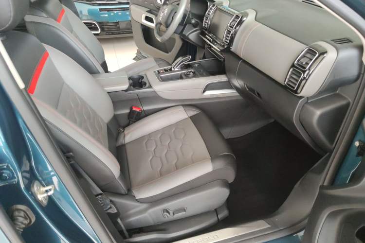 Used Citroen C5 AIRCROSS 2017 380THP Luxury Model Right Front Seat
