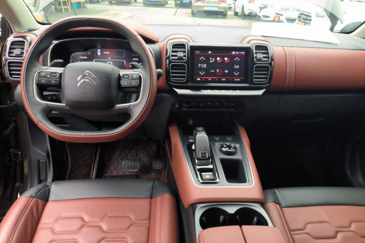 Used Citroen C5 AIRCROSS 2017 380THP Luxury Model Interior 2