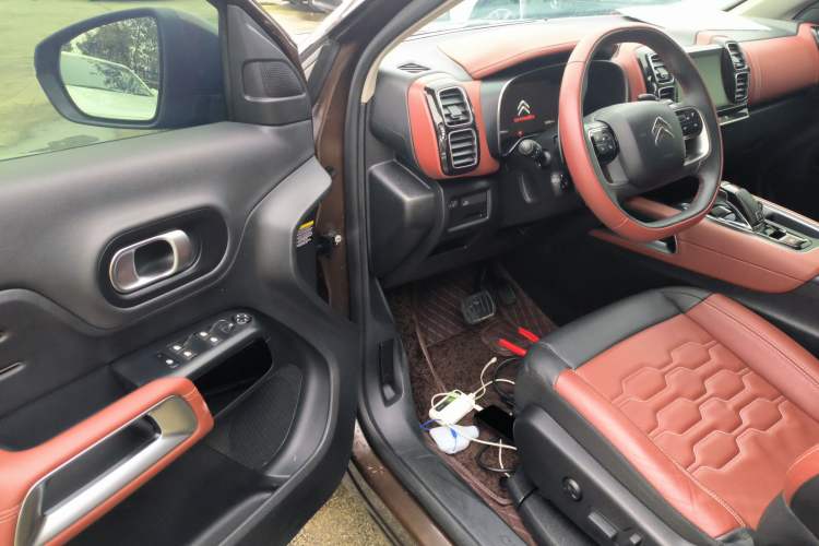 Used Citroen C5 AIRCROSS 2017 380THP Luxury Model Interior 3