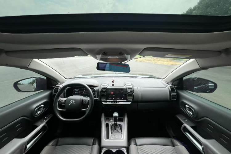Used Citroen C5 AIRCROSS 2017 350THP Fashion Edition Center Console