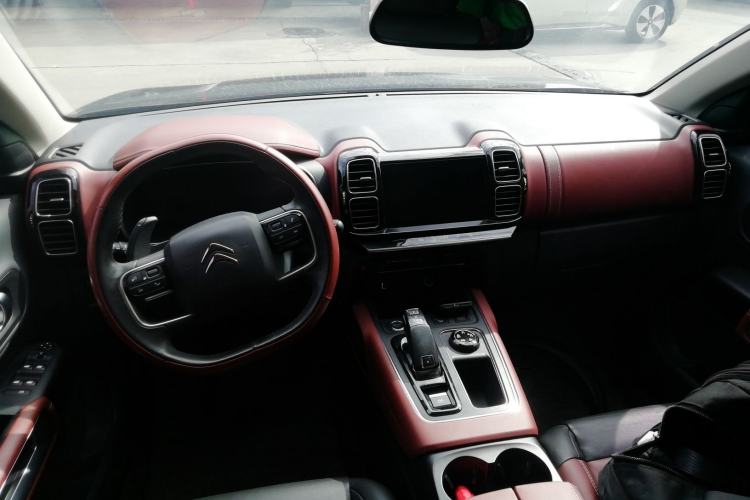 Used Citroen C5 AIRCROSS 2017 380THP Luxury Model Center Console