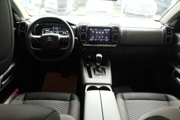 Used Citroen C5 AIRCROSS 2017 350THP Fashion Edition Center Console