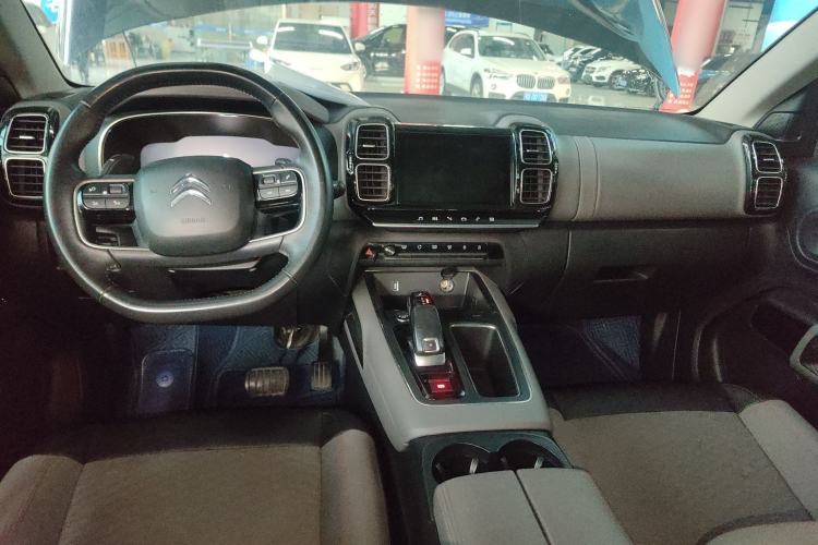 Used Citroen C5 AIRCROSS 2017 380THP Fashion Edition Center Console