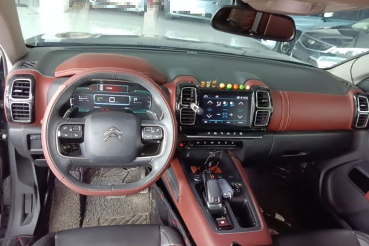 Used Citroen C5 AIRCROSS 2017 380THP Luxury Model Center Console