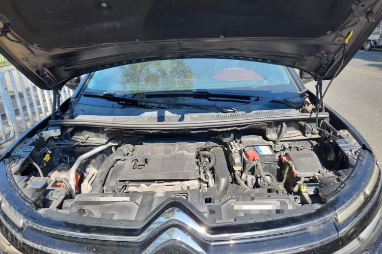 Used Citroen C5 AIRCROSS 2017 380THP Luxury Model Engine Bay