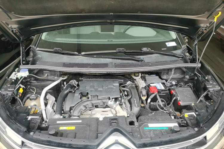 Used Citroen C5 AIRCROSS 2017 350THP Fashion Edition Engine Bay