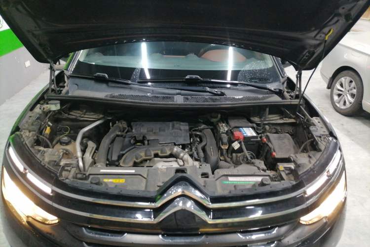 Used Citroen C5 AIRCROSS 2017 350THP Luxury Model Engine Bay
