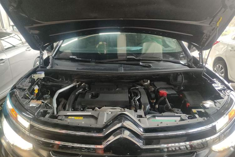 Used Citroen C5 AIRCROSS 2017 380THP Fashion Edition Engine Bay