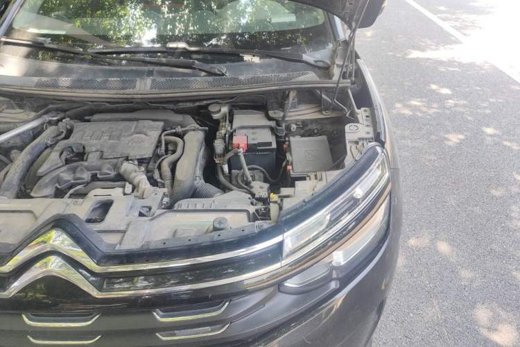 Used Citroen C5 AIRCROSS 2017 350THP Fashion Edition Engine Bay Left