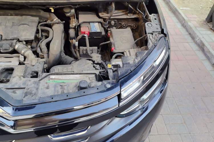 Used Citroen C5 AIRCROSS 2017 350THP Fashion Edition Engine Bay Left