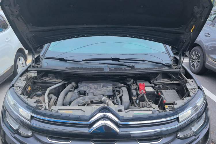 Used Citroen C5 AIRCROSS 2017 350THP Fashion Edition Engine Bay