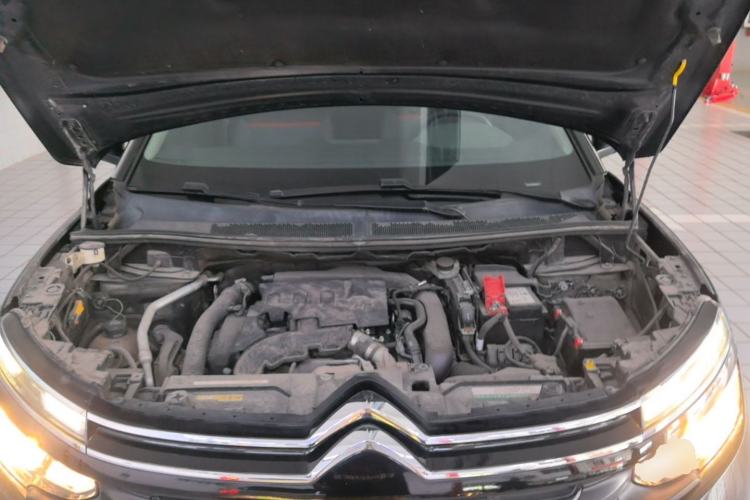 Used Citroen C5 AIRCROSS 2017 350THP Fashion Edition Engine Bay