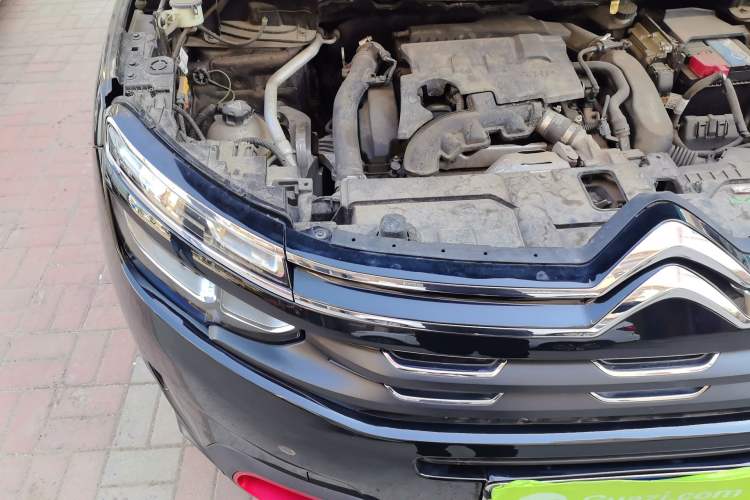 Used Citroen C5 AIRCROSS 2017 350THP Fashion Edition Engine Bay Right