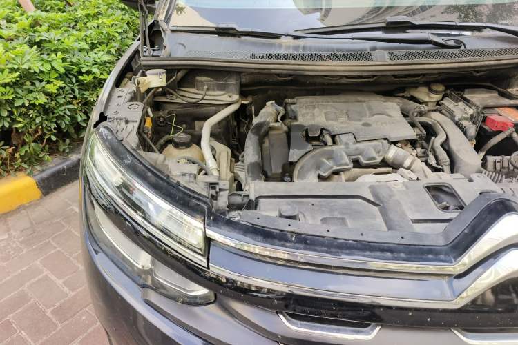 Used Citroen C5 AIRCROSS 2017 350THP Fashion Edition Engine Bay Right