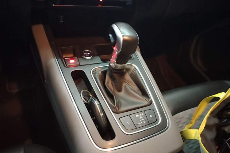 Used Citroen C5 AIRCROSS 2017 350THP Fashion Edition Gear Lever