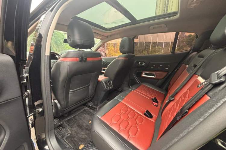 Used Citroen C5 AIRCROSS 2017 380THP Luxury Model Interior 2