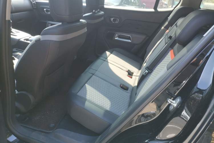 Used Citroen C5 AIRCROSS 2017 350THP Fashion Edition Interior 4
