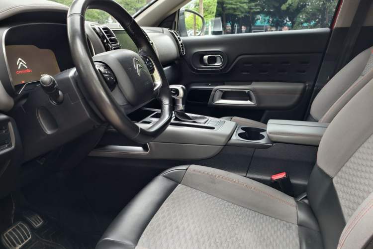 Used Citroen C5 AIRCROSS 2017 350THP Fashion Edition Interior 8