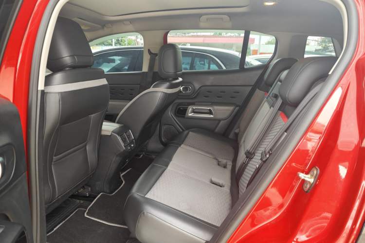 Used Citroen C5 AIRCROSS 2017 350THP Fashion Edition Interior 9