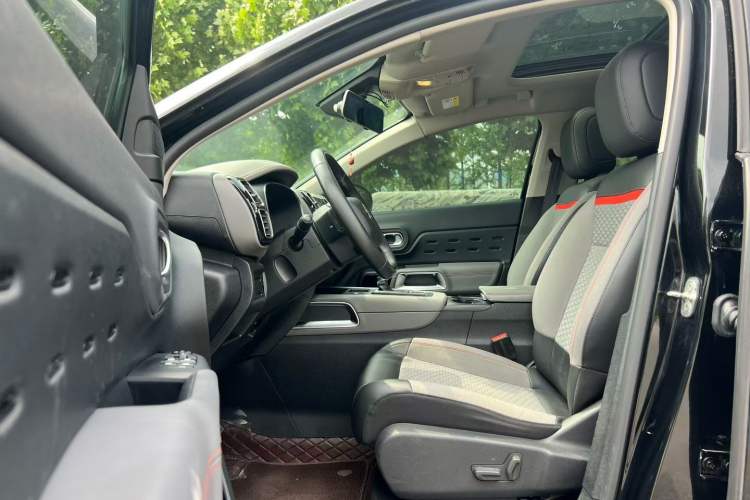 Used Citroen C5 AIRCROSS 2017 350THP Fashion Edition Left Front Seat