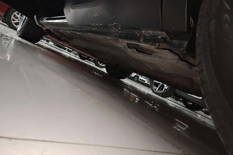 Used Citroen C5 AIRCROSS 2017 350THP Fashion Edition Left Side Sill