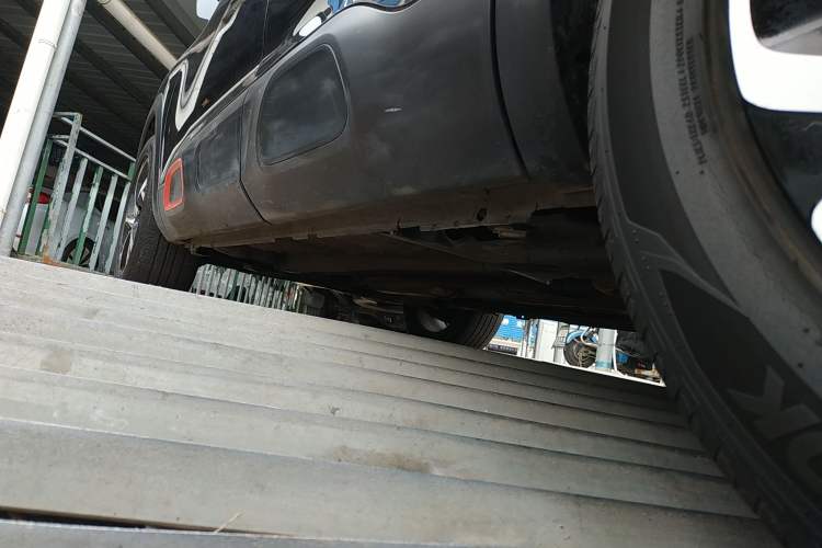 Used Citroen C5 AIRCROSS 2017 350THP Fashion Edition Left Side Sill