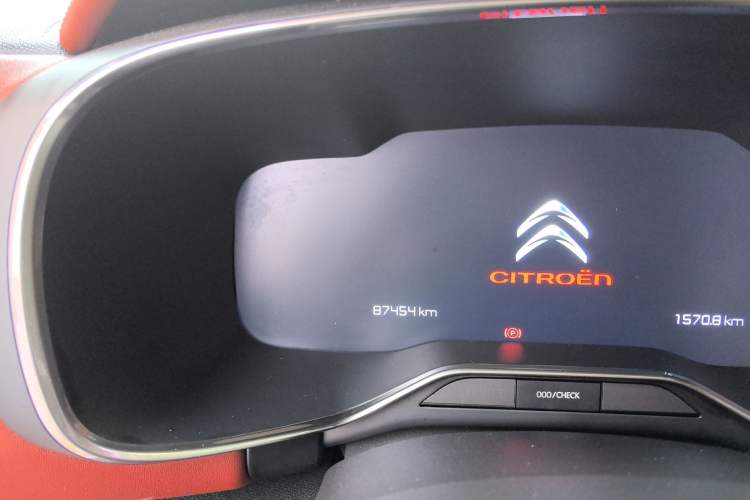 Used Citroen C5 AIRCROSS 2017 380THP Luxury Model Odometer Close Up